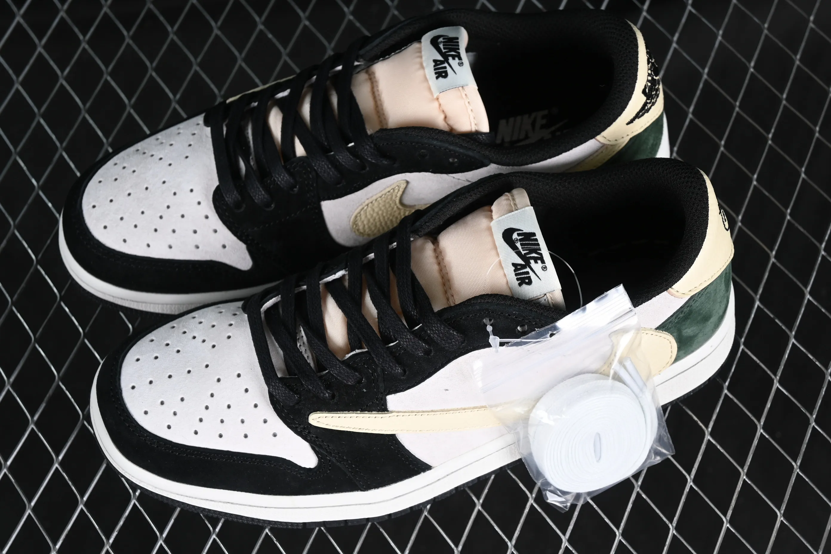All Categories Air Jordan Jordan Series Basketball Shoes Air Jordan 1 Low Travis Scott x Air Jordan 1 Low OG AJ1 Joe 1 Reversed Overhook Joint Style Casual Sports Basketball Shoes DM7866-678